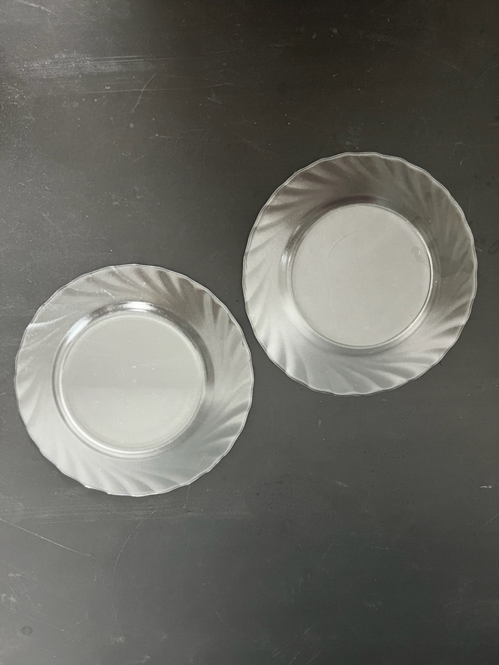 🍽️✨ Set of 2 Vintage Arcoroc Clearbrook Glass Plates ✨🍽️